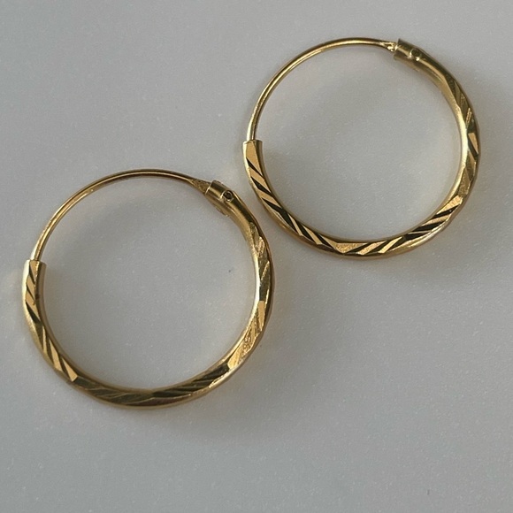 14k Gold Hoop Earrings Diamond Cut 12mm - Picture 6 of 7